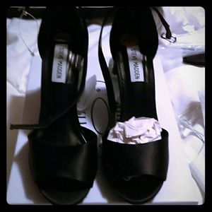 Steve Madden black satin shoes